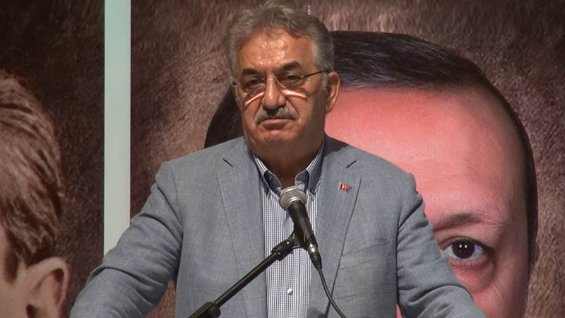 AKP’li Hayati Yazıcı: Hayat pahalılığı adamın imkanlarını aşıyorsa eleştirecek ama…