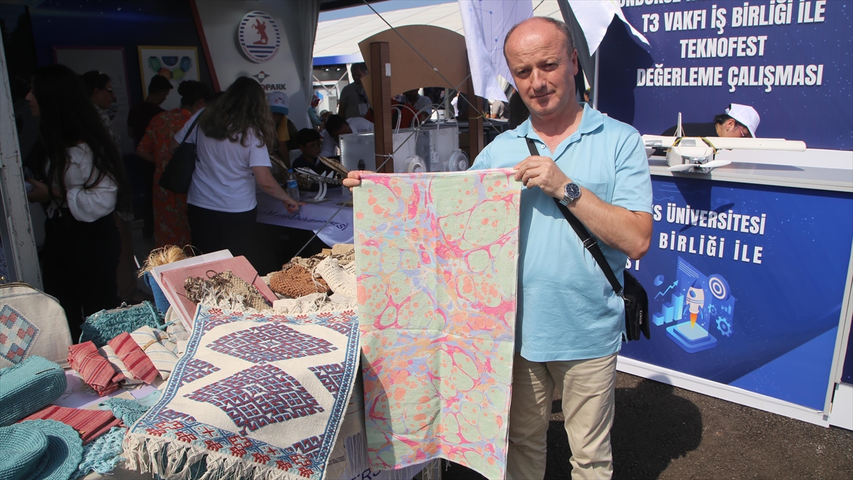 Geleneksel Yöntemlerle Kenevirden Örülen Giysiler Teknofest'te Sergileniyor