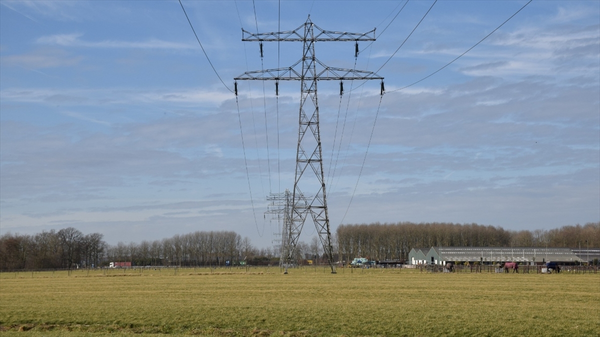 Hollanda'da Bazı Fabrikalar Artan Elektrik Fiyatları Nedeniyle Üretimi Durdurdu