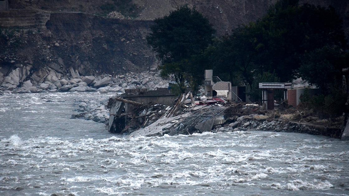 Pakistan'ın Swat Bölgesinde Sel Felaketi Altyapıya Ciddi Zarar Verdi