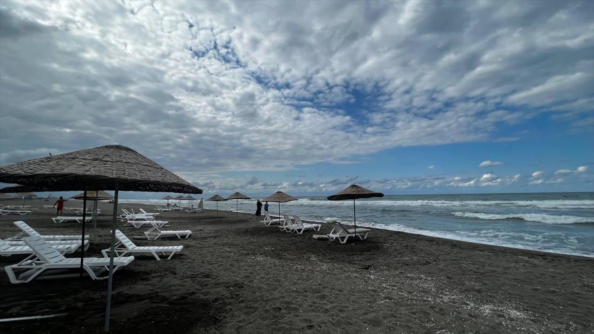 Sakarya'da Olumsuz Hava Koşulları Nedeniyle Denize Girmek Yasaklandı