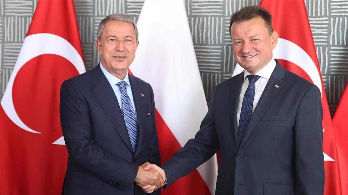 Milli Savunma Bakanı Akar, Polonyalı Mevkidaşı Blaszczak İle Görüştü