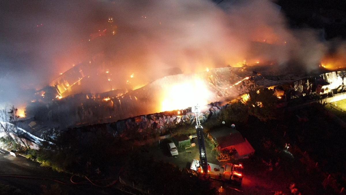 Silivri’de yangın! Elektrikler kesildi