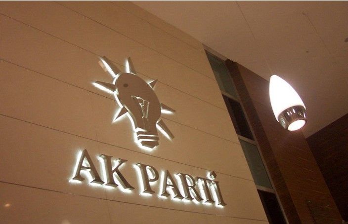 Eski bakandan AKP yorumu: Görevden almalar ve istifalar devam edecek