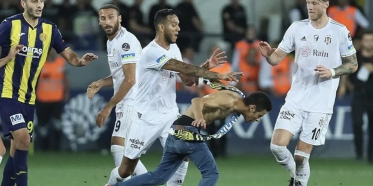 Beşiktaşlı Josef de Souza, PFDK'ye sevk edildi