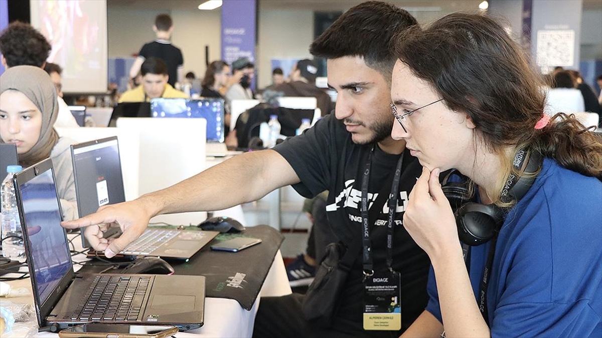 Oyun Geliştirme Yaz Kampı Bilişim Vadisi'nde Sürüyor