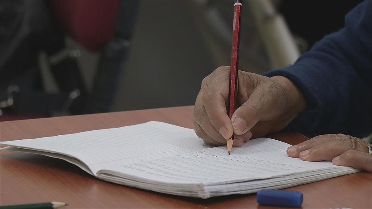 Dünya Genelinde 771 Milyon Kişi Okuma Yazma Bilmiyor