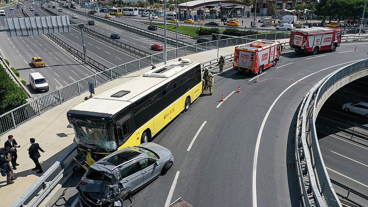 Fatih'te 14 Kişinin Yaralandığı Zincirleme Kazaya Karışan İett Şoförünün İfadesi Ortaya Çıktı