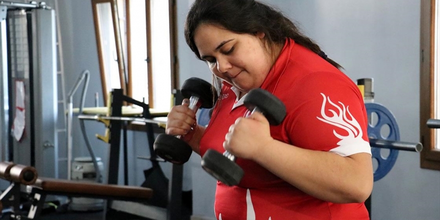 Milli Sporcu Cemile Köse: Türklerin Bileğinden Herkes Korksun