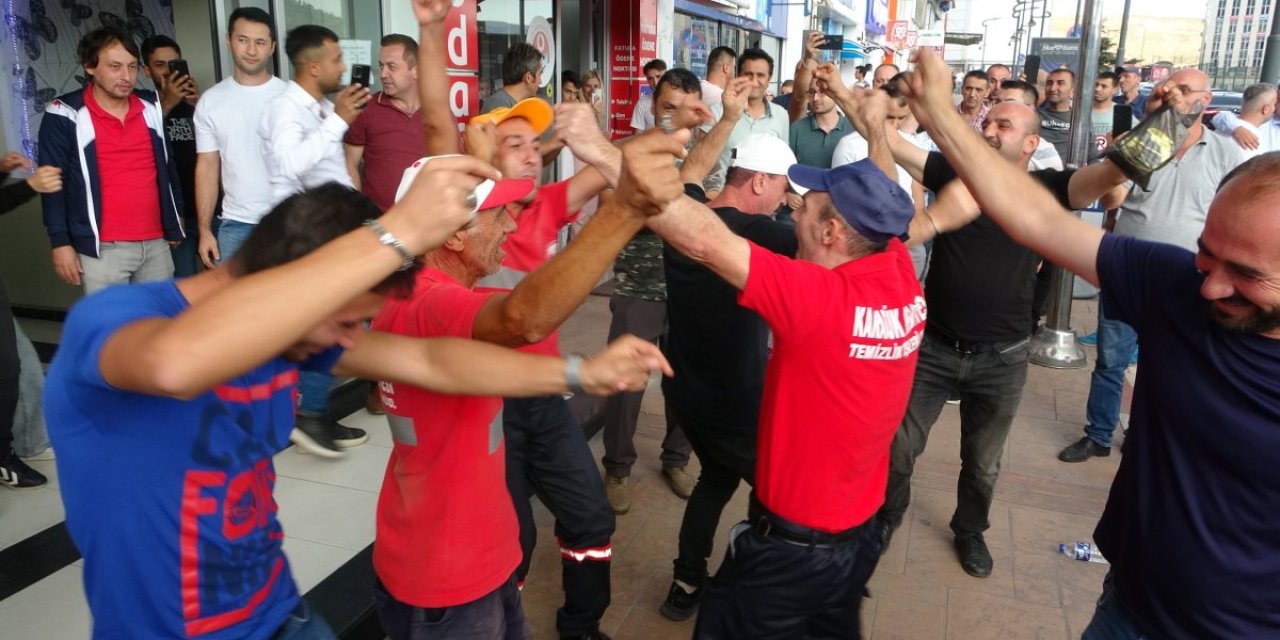 Karabük'te en düşük maaşları 8 bin TL olan işçiler göbek attı