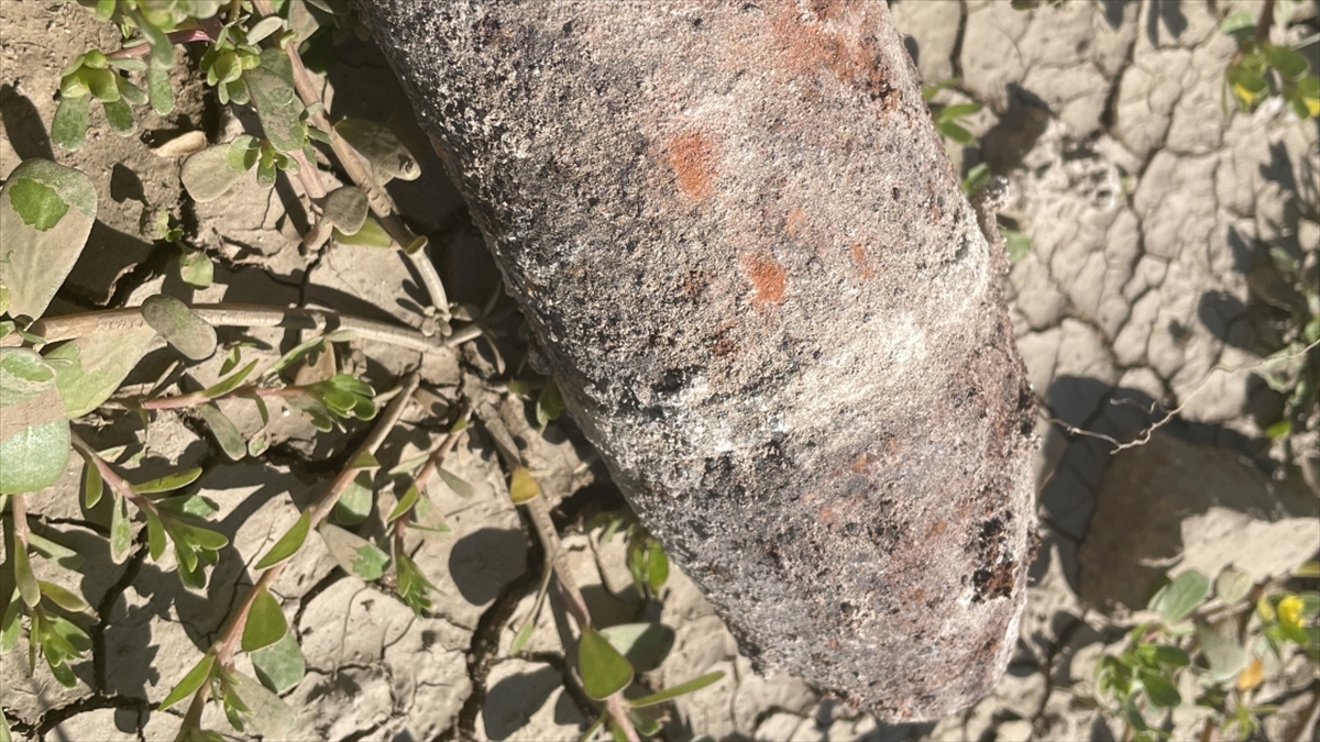 Edirne Yeni Sarayı Kazısında Patlamamış Top Mermisi Bulundu