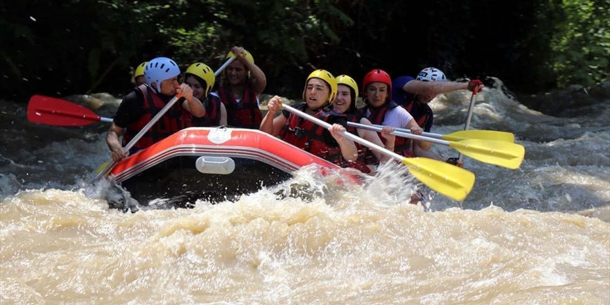 Yağışlar Raftingcileri Sevindirdi