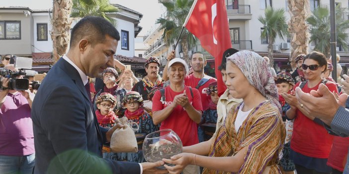 AFYON KOCATEPE’DEN KUŞADASI’NA “ZAFER TOPRAĞI”