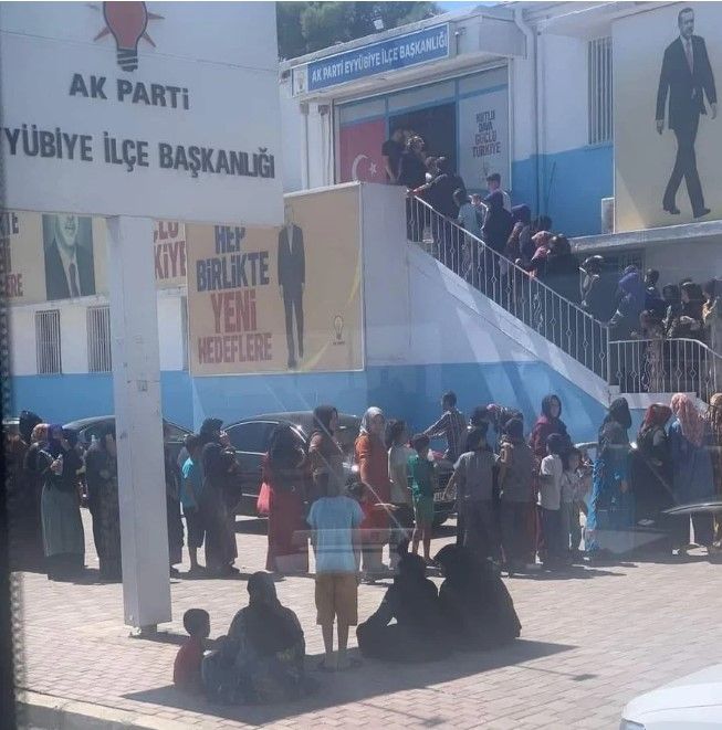 Bir AKP skandalı daha! Erdoğan’ın mitingine gelene 250 TL veriliyor!