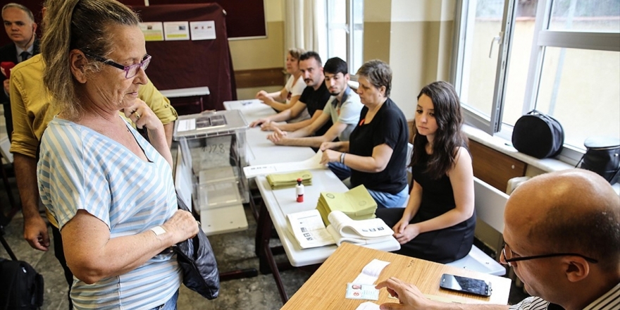 Yenilenen İstanbul Seçimlerinde Oy Verme İşlemi Başladı