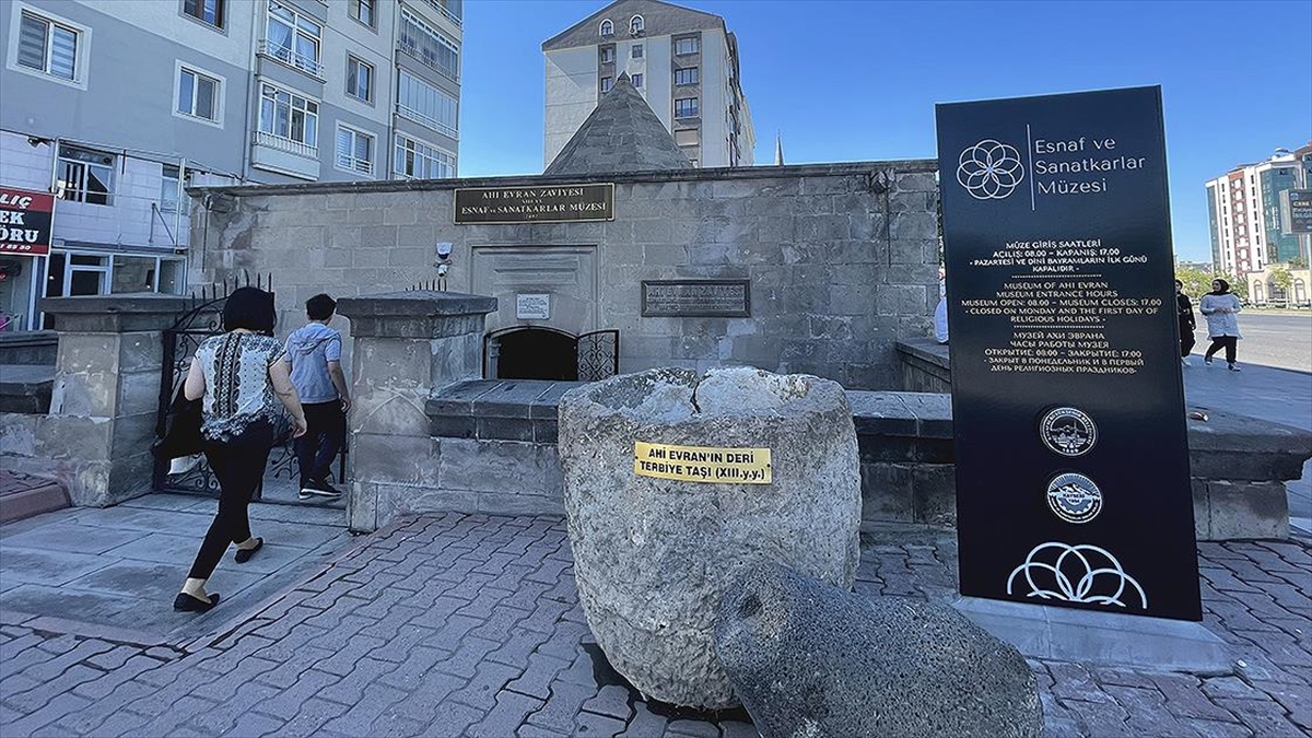 Ahi Evran Müzesi'nde 12 Zanaat, Dönemin Eşyalarıyla Anlatılıyor