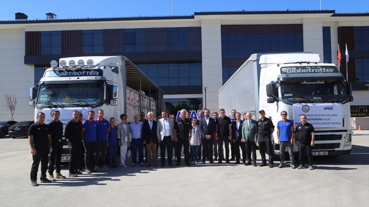 Pakistan'daki Selzedeler İçin Kastamonu'dan 2 Yardım Tırı Gönderildi