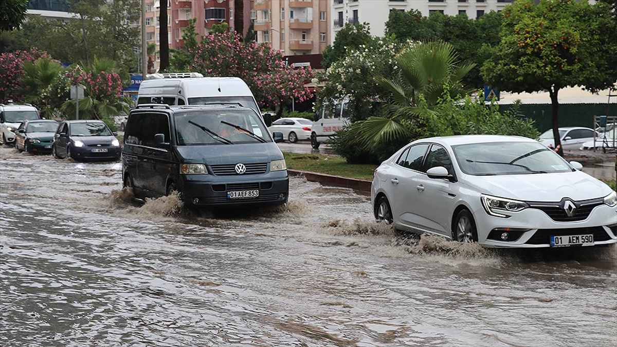 Meteorolojiden Doğu Akdeniz İçin Kuvvetli Sağanak Uyarısı