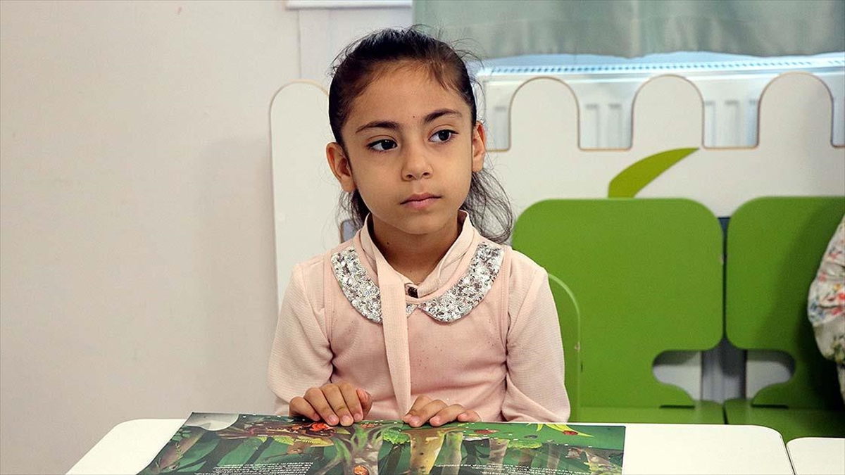 Elazığ Depreminden 24 Saat Sonra Enkazdan Çıkarılan Yüsra Okullu Oldu