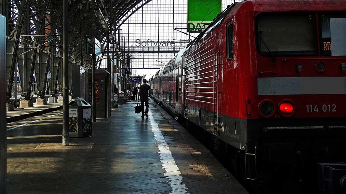 AB, 18 Yaşındaki Gençlere Avrupa'da Geçerli 35 Bin Tren Bileti Dağıtacak