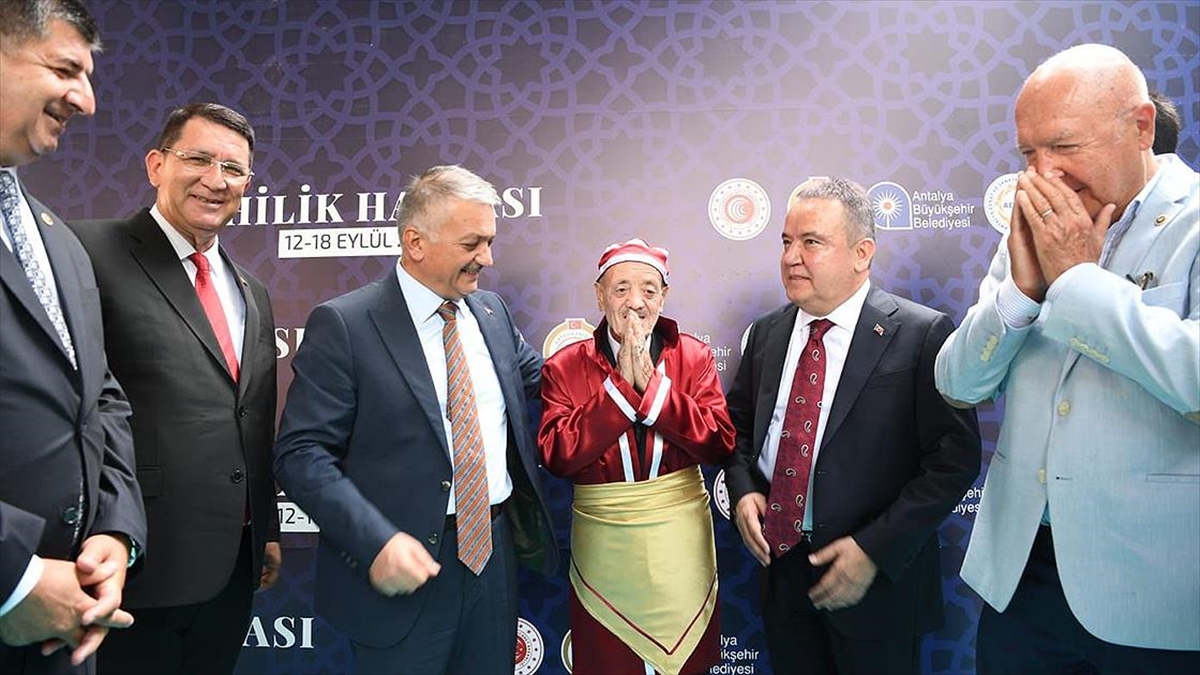 Antalya'da 77 Yıllık Terzi 'yılın Ahisi' Seçildi