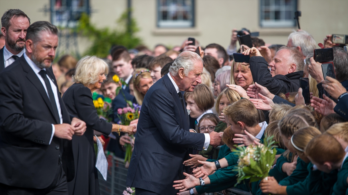 İngiltere Kralı 3. Charles Kuzey İrlanda'ya Gitti