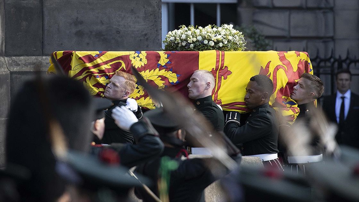 İngiltere'de 2. Elizabeth'in Ölümü Sömürge Dönemine Dair Tartışmaları Gündeme Taşıdı
