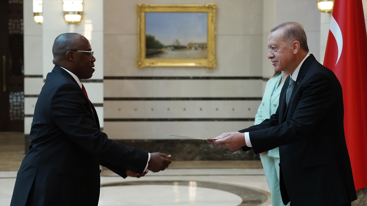 Büyükelçilerden Cumhurbaşkanı Erdoğan'a Güven Mektubu