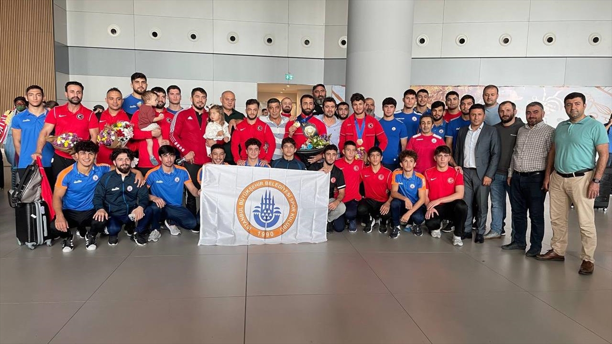 Dünya Şampiyonu Grekoromen Güreş Milli Takımı, Yurda Döndü