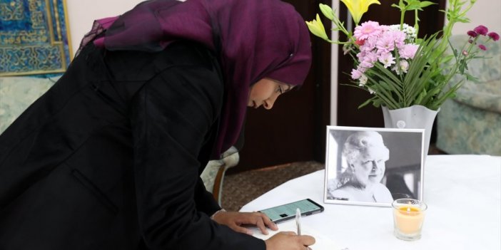 Kraliçe Elizabeth'in Vefatı Nedeniyle Londra Merkez Camisi'nde Anma Töreni Düzenlendi