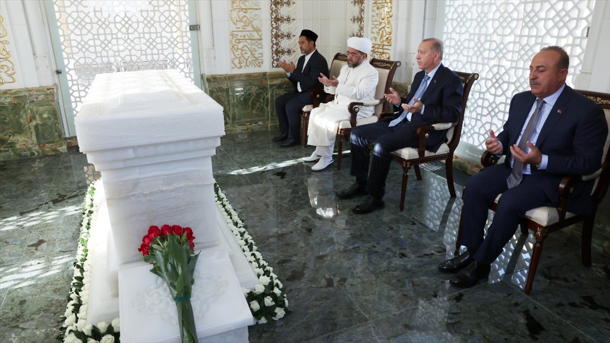 Cumhurbaşkanı Erdoğan, Hazreti Hızır Türbesi'ni Ziyaret Etti