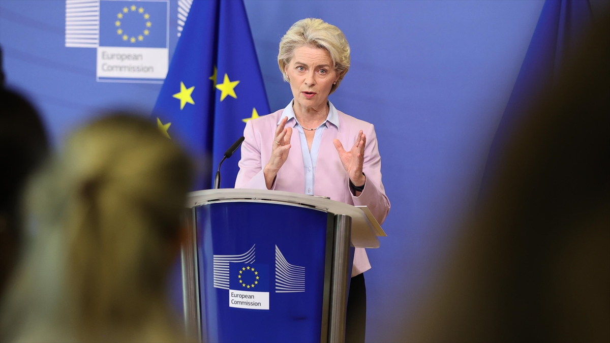 AB Komisyonu Başkanı: Putin'in Yaptıklarının Hesabını Vermesi Gerekiyor