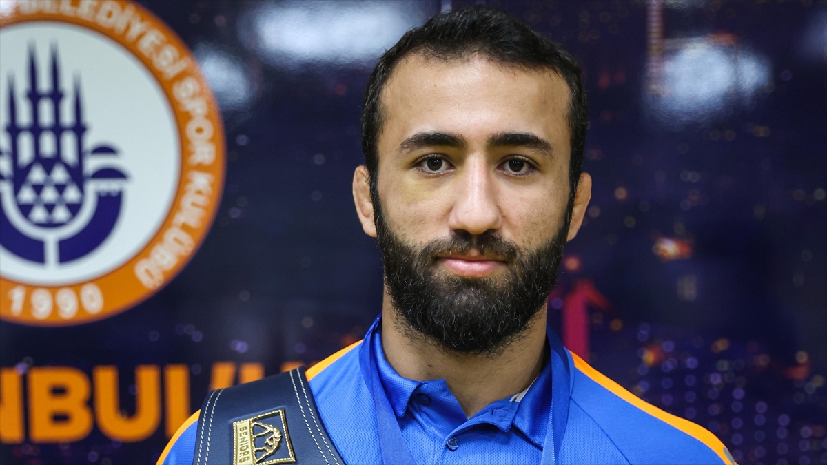 Milli Güreşçi, "Lewandowski Gibi Sevinme" Hayalini Altın Kemer Kazanarak Gerçekleştirdi