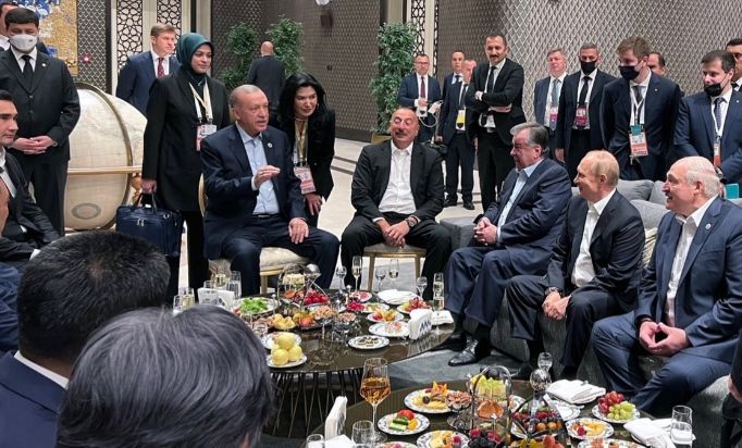 Erdoğan ve Putin kol kola yürüdü