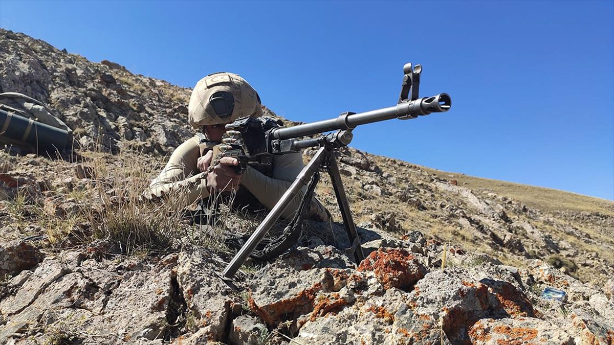 Hakkari'de 2 Terörist Etkisiz Hale Getirildi, Biri Yakalandı