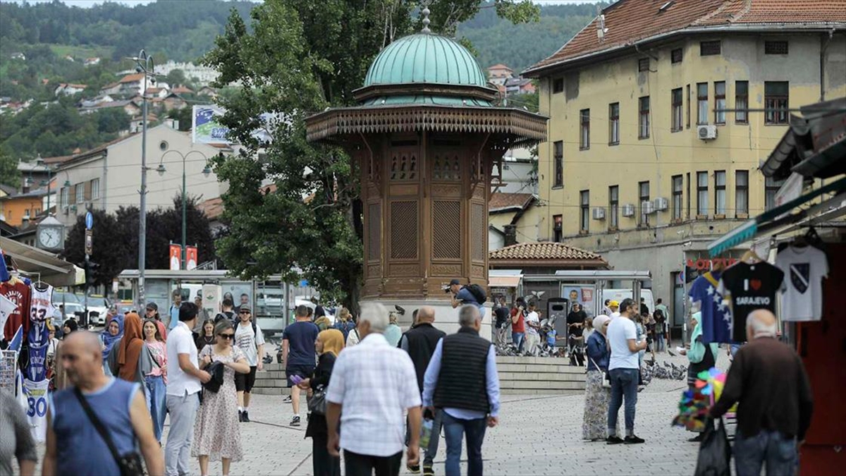 Saraybosna'da Müslüman, Hristiyan Ve Yahudiler Huzur İçinde Yaşıyor