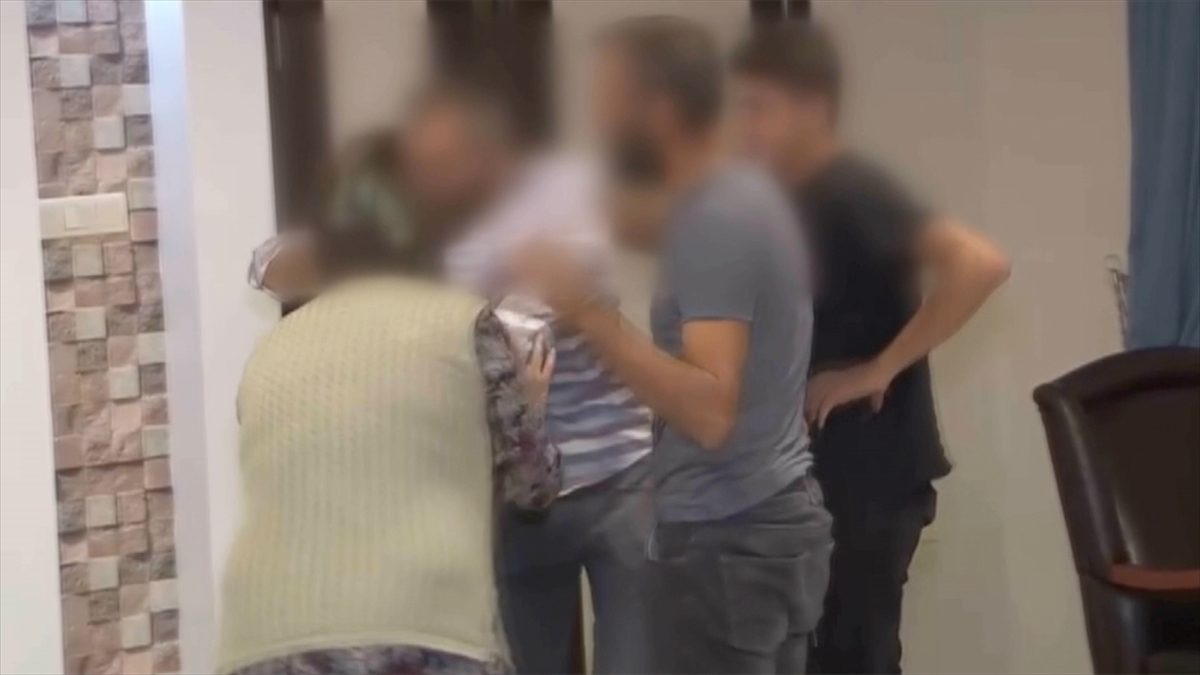 İçişleri Bakanlığı, Evlat Nöbetindeki 38'inci Kavuşma Anına İlişkin Görüntüleri Paylaştı