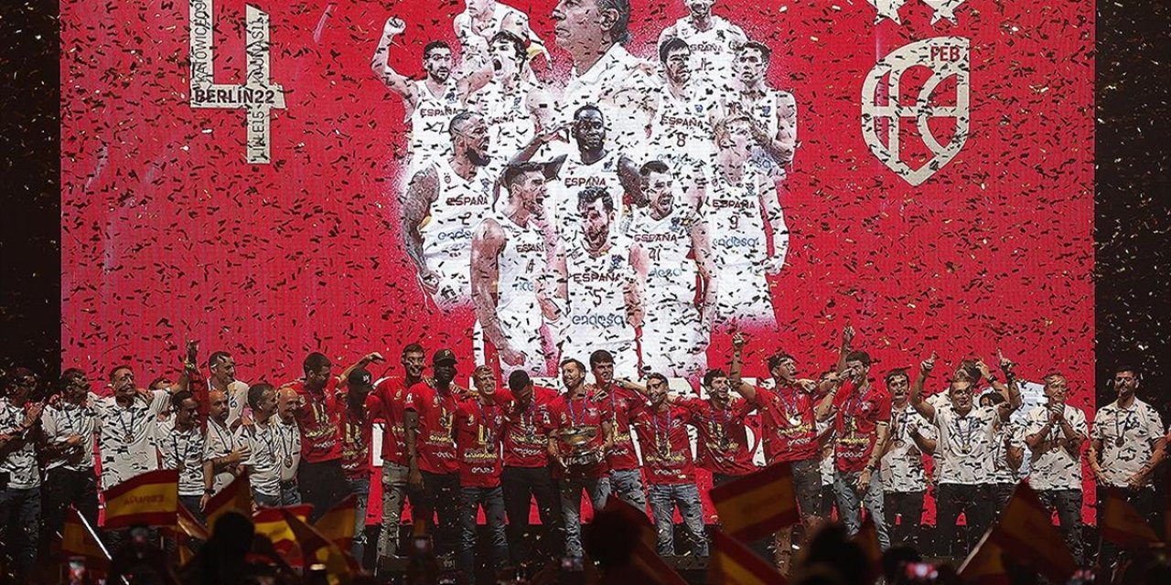 İspanya, Avrupa Basketbol Şampiyonluğunu Madrid'de Kutladı