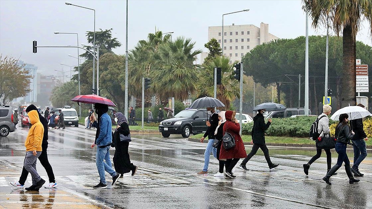 Orta Ve Doğu Karadeniz İçin Yarın Kuvvetli Sağanak Uyarısı