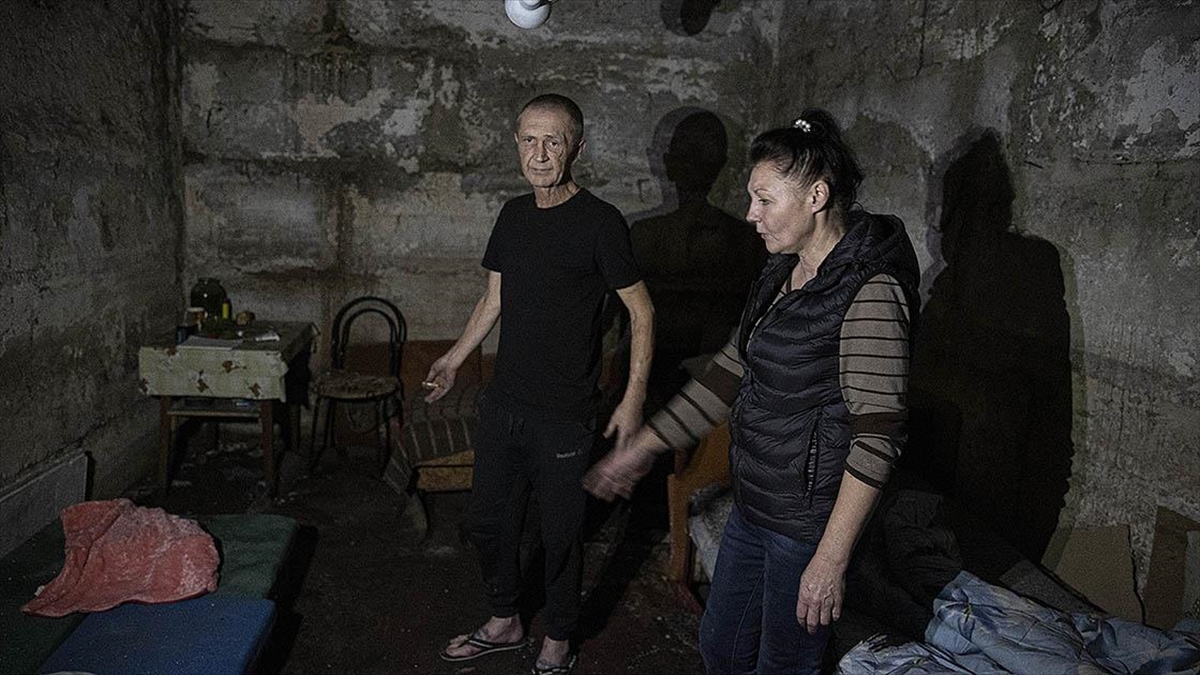 Ukrayna'daki Savaşta Üç Ay Sığınakta Kalan İzyumlu Aile Yaşadıklarını Anlattı