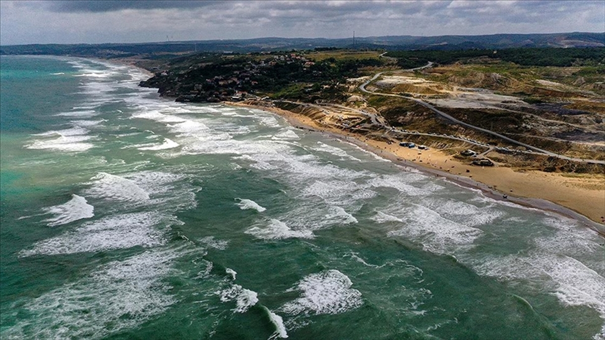 Karadeniz Ve Akdeniz İçin Fırtına, Marmara İçin Sağanak Uyarısı
