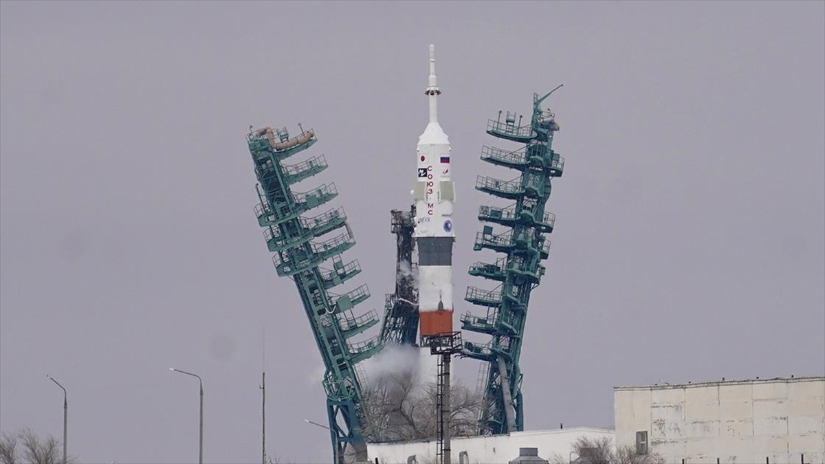 Soyuz Ms-22 İle İki Rus Ve Bir Amerikan Astronotu Uzaya Gönderildi