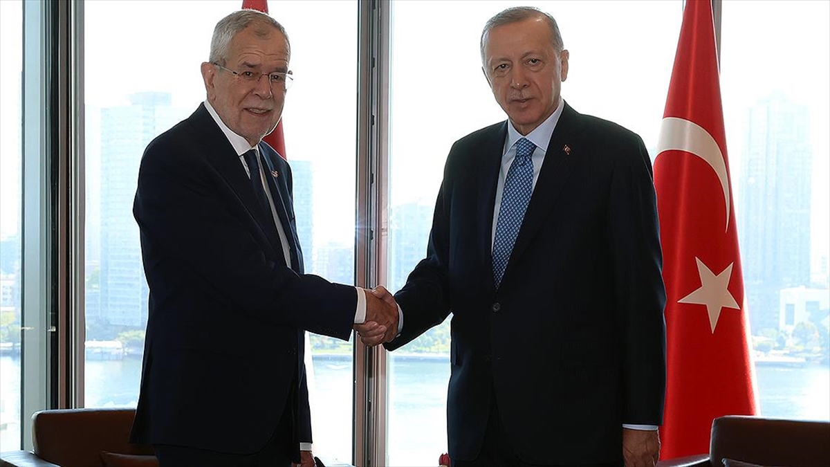 Cumhurbaşkanı Erdoğan, Avusturya Cumhurbaşkanı Van Der Bellen İle Bir Araya Geldi