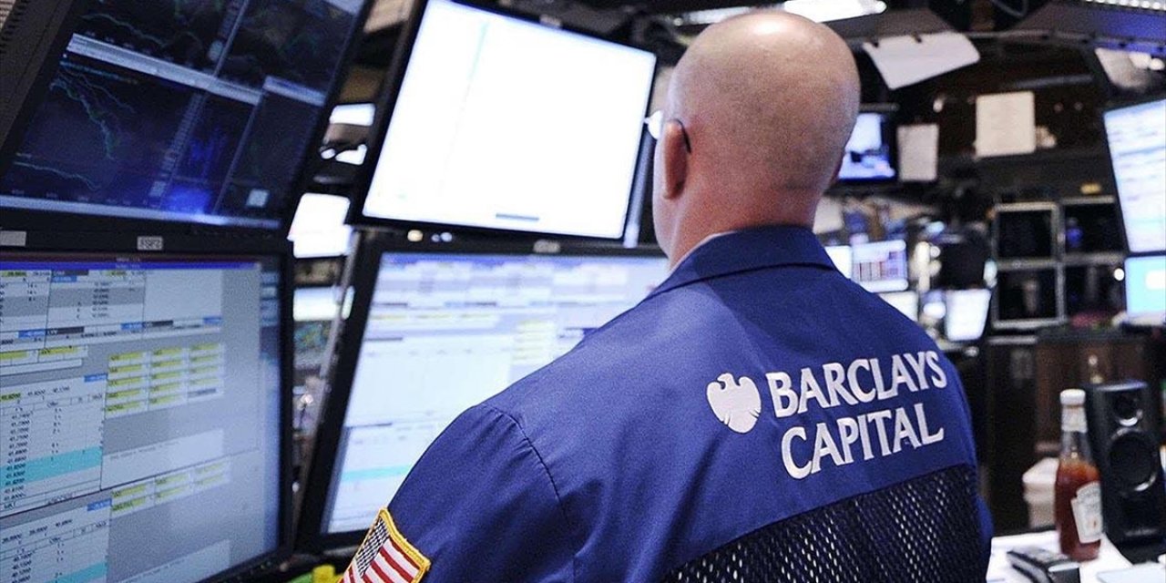 New York Borsası, Fed'in Agresif Faiz Artırımının Ardından Düşüşle Kapandı