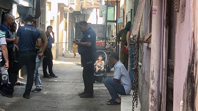 ‘Almanya’ya götüreceğiz’ deyip eve kilitlemişler!