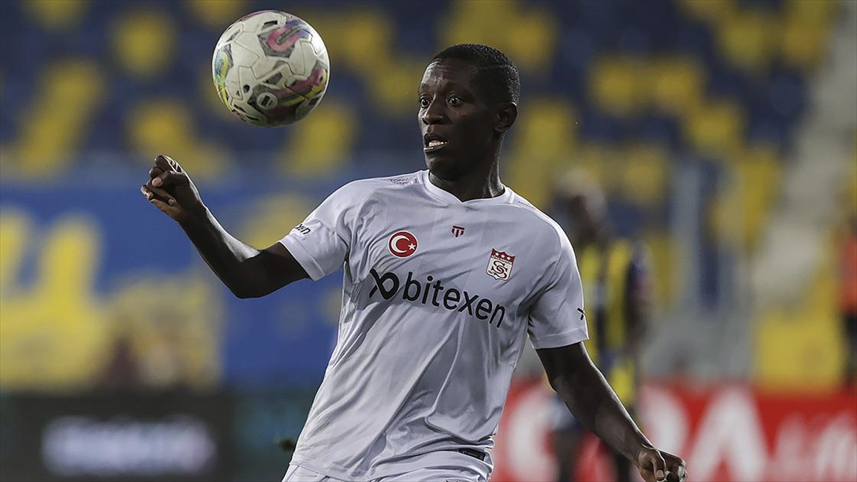 Max Gradel Gol Yükünü Omuzluyor