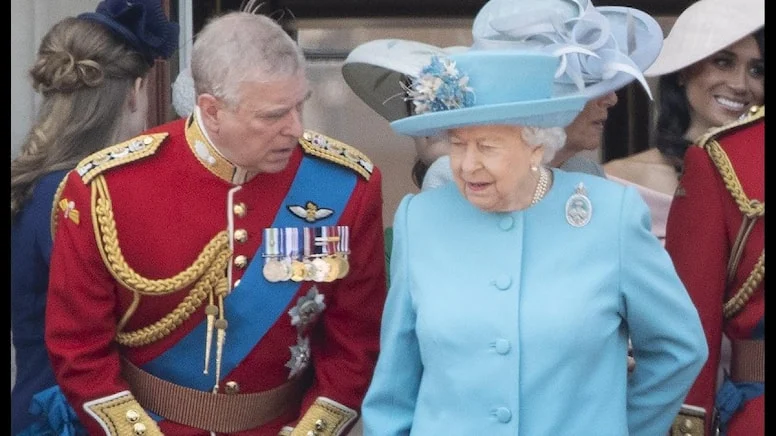 Kraliçe Elizabeth’in oğlunda “saraydan atılma” korkusu başladı