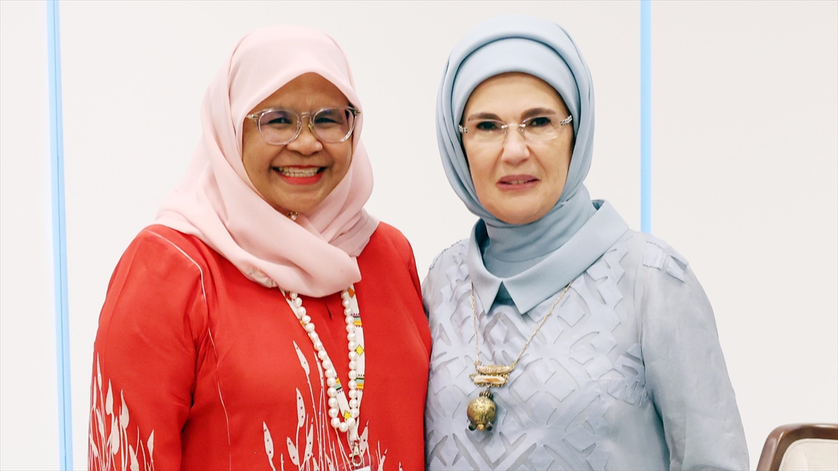 Emine Erdoğan, New York'ta BM Habitat İcra Direktörü Sharif'le Görüştü
