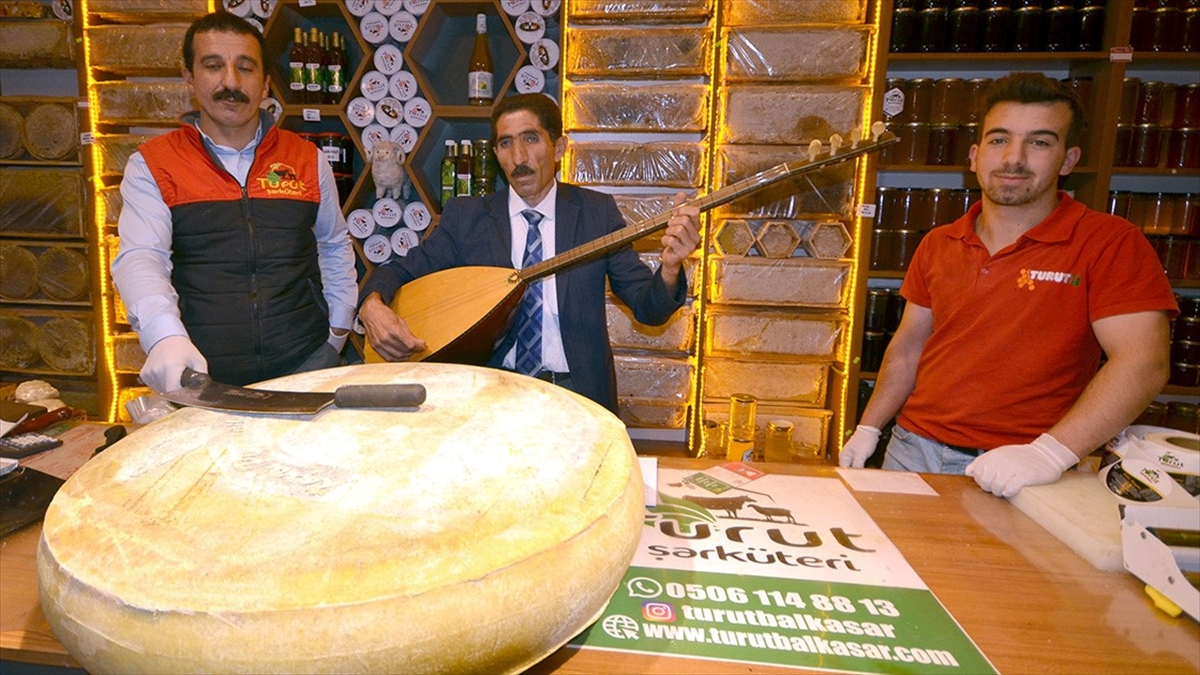 Kars'ta Sezonun İlk Gravyeri Tezgahlardaki Yerini Saz Eşliğinde Aldı