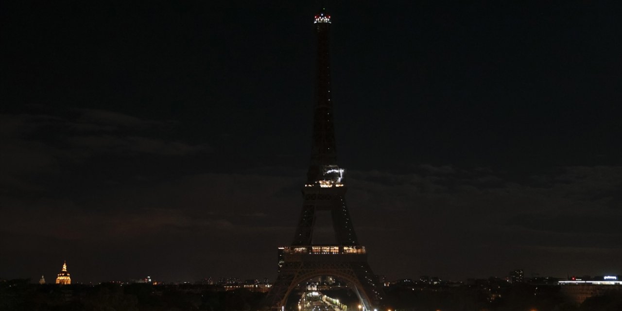 Eyfel Kulesi Enerji Tasarrufu İçin Erken Karartıldı